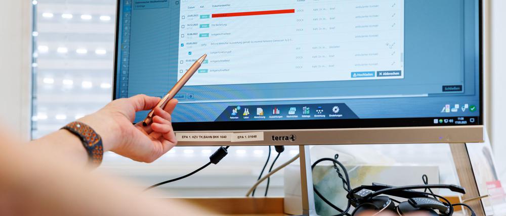 Patienten können in der E-Akte selber sehen, was Ärzte eintragen. (Archivbild)