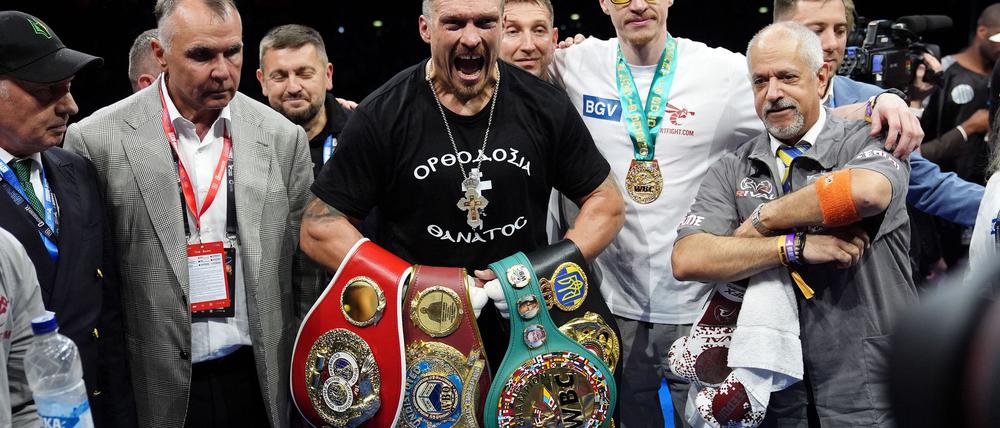 Oleksandr Usyk hält jetzt die Titel der Verbände WBA, WBO, WBC und IFB.