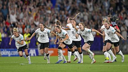 Jubel bei den deutschen Fußballerinnen nach dem Sieg gegen Frankreich.