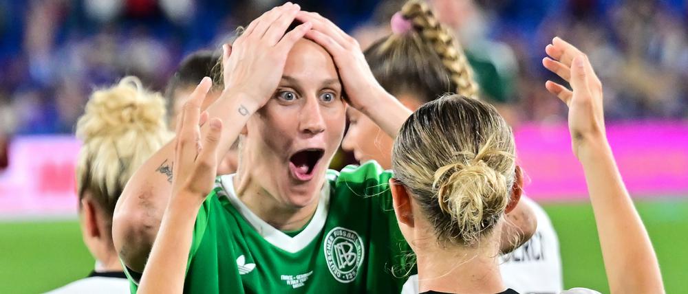 Ann-Katrin Berger und ihre Teamkolleginnen konnten es selbst kaum fassen, dass sie Frankreich geschlagen hatten.
