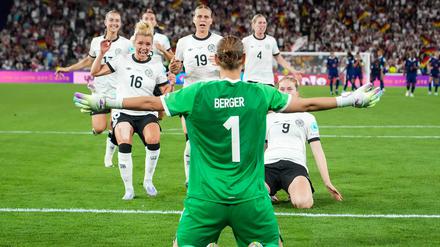 Die deutsche Torfrau Ann-Katrin Berger parierte zwei Elfmeter gegen Frankreich.
