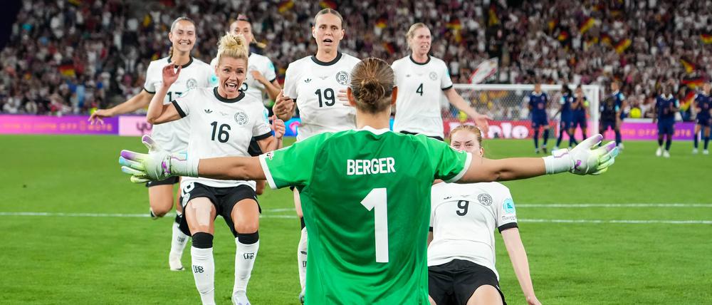 Die deutsche Torfrau Ann-Katrin Berger parierte zwei Elfmeter gegen Frankreich.