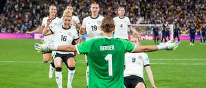 Die deutsche Torfrau Ann-Katrin Berger parierte zwei Elfmeter gegen Frankreich.