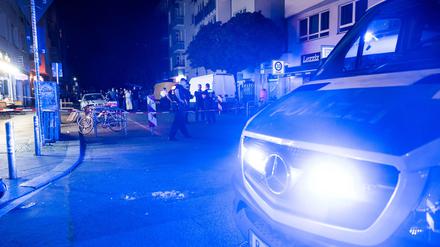 Nach tödlichen Stichverletzungen in Berlin-Gesundbrunnen hat eine Mordkommission die Ermittlungen übernommen. 