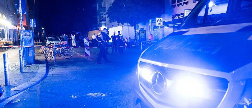 Nach tödlichen Stichverletzungen in Berlin-Gesundbrunnen hat eine Mordkommission die Ermittlungen übernommen.