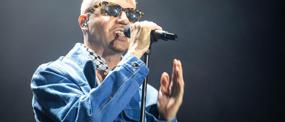 Der US-Rapper Macklemore spielte auf dem Deichbrand-Festival 2025 als Headliner und warf Israel auf der Bühne erneut einen Völkermord vor.