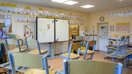 Die Sommerferien beginnen - für die nächsten Wochen bleiben die Klassenzimmer leer. (Symbolfoto) 