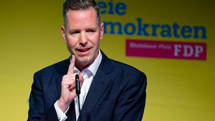 Christian Dürr, Bundesvorsitzender der FDP, spricht in der Stadthalle bei der Listenaufstellung der FDP Rheinland-Pfalz für die Landtagswahl 2026. 