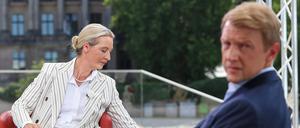 Moderator Markus Preiß mit Alice Weidel