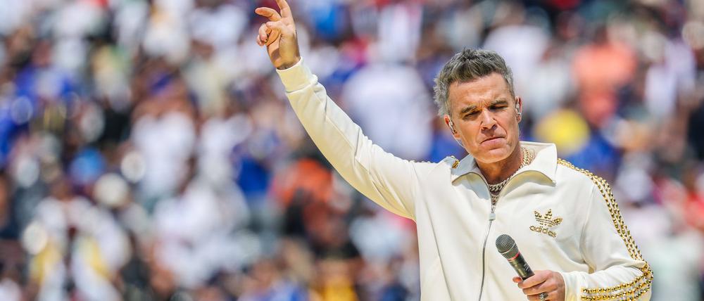 Robbie Williams bei einem Konzert.
