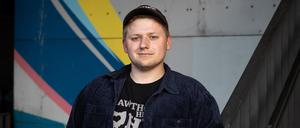 Sebastian Hotz alias „El Hotzo“ 2023 am S-Bahnhof Wedding. Ganz in der Nähe, im Amtsgericht Tiergarten, steht er am Mittwoch vor Gericht.