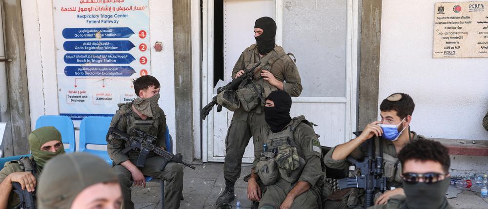 Israelische Soldaten bei einer Pause.
