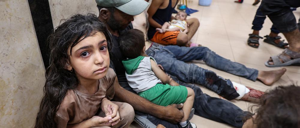 Bisher konnten verletzte Palästinenser noch im Krankenhaus in der Stadt Deir al-Balah behandelt werden. Damit ist jetzt Schluss: Die Palästinenser müssen die Stadt verlassen.