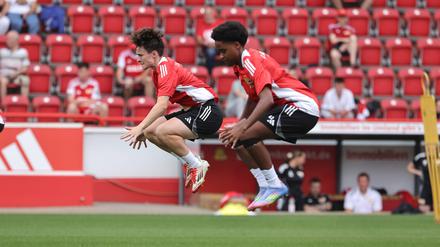 Der nächste große Sprung. Tomke Schneider (links) und Naika Reissner spielen mit Union erstmals in der Bundesliga.