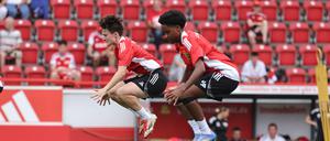 Der nächste große Sprung. Tomke Schneider (links) und Naika Reissner spielen mit Union erstmals in der Bundesliga.