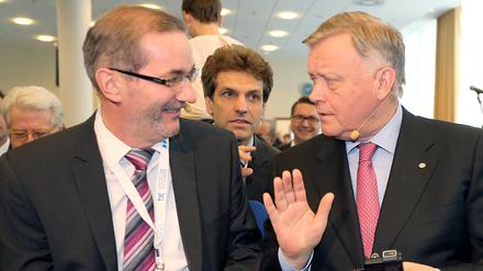 Der frühere brandenburgische Ministerpräsident Matthias Platzeck (SPD, links) und der russische Bahn-Chef Wladimir Jakunin im Mai bei einer Veranstaltung des deutsch-russischen Forums in Berlin