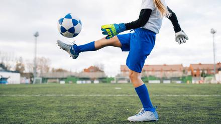 Mädchen beim Fußballtraining.
