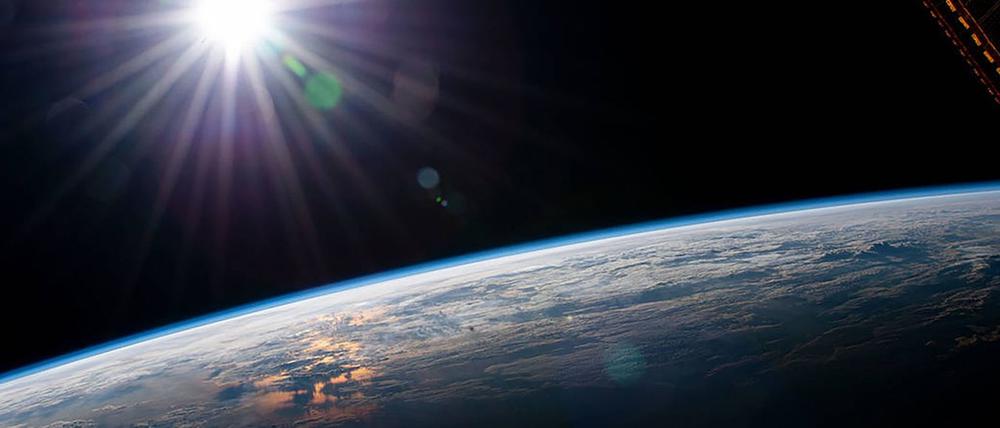 Satellitendaten lassen vermuten, dass das Klimasystem der Erde empfindlicher auf CO₂ reagiert als bislang angenommen.