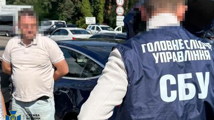 Unter anderem wegen Vorwürfen der Informationsweitergabe an russische Geheimdienste hat der ukrainische Geheimdienst SBU Razzien bei Mitarbeitern des Nationalen Antikorruptionsbüros vorgenommen.