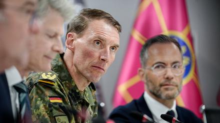  Generalmajor Christian Freuding (M) nimmt am Treffen der Verteidigungsminister von Deutschland und der Ukraine teil. 