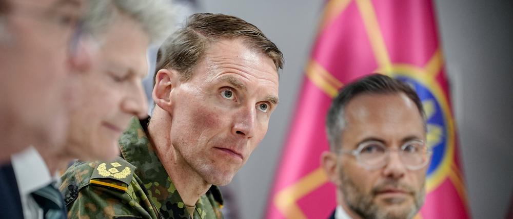 Generalmajor Christian Freuding (M) nimmt am Treffen der Verteidigungsminister von Deutschland und der Ukraine teil. 