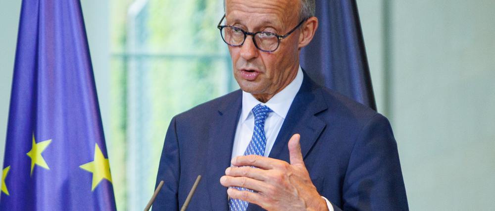 Merz will keine strengeren CO2-Regeln für Dienstwagen.