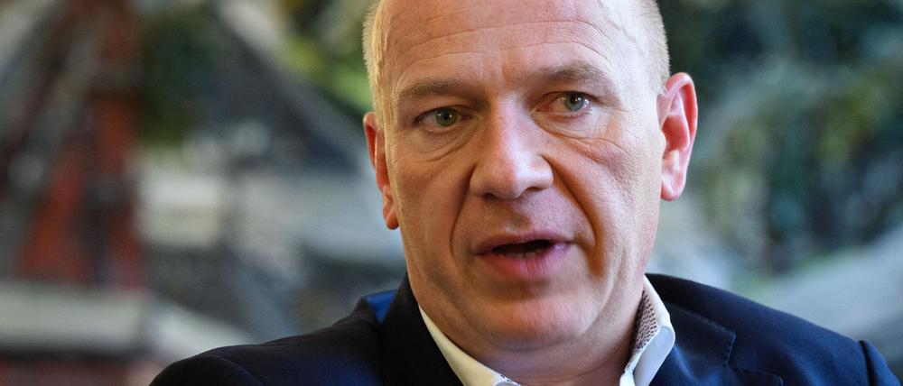 Berlins Regierender Bürgermeister Kai Wegner (CDU) hält am Weiterbau der Stadtautobahn fest. (Archivbild)