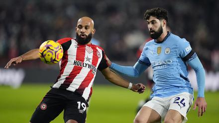 Bryan Mbeumo (l) geht künftig für Manchester United auf Torejagd.
