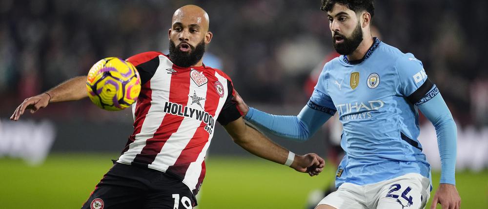 Bryan Mbeumo (l) geht künftig für Manchester United auf Torejagd.