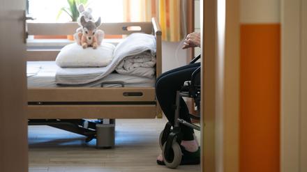 Heimplätze werden für Pflegebedürftige immer teurer. (Archivbild)