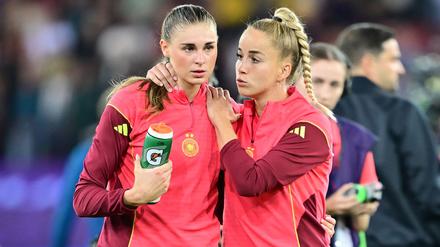 Zwei deutsche Topstars: Jule Brand (l.) und die derzeit verletzte Giulia Gwinn.