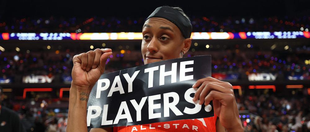 Brittney Sykes und viele weitere Spielerinnen protestierten beim All Star Game für eine bessere Bezahlung.