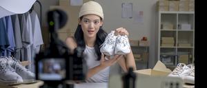 Muss man ein geschenktes Paar Designerschuhe versteuern? Klar. Aber das haben viele Influencer nicht getan. 