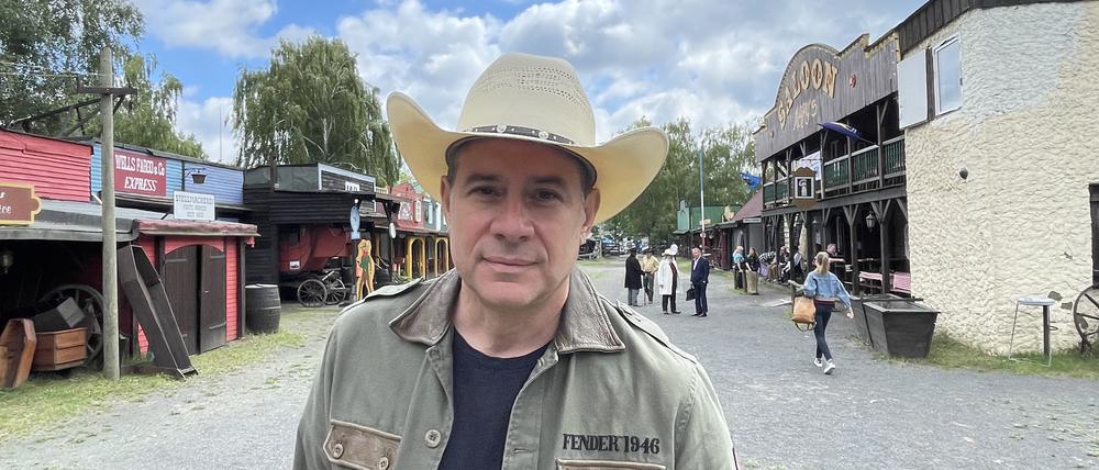 Sascha Vollmer von Boss Hoss in der Westernstadt. 