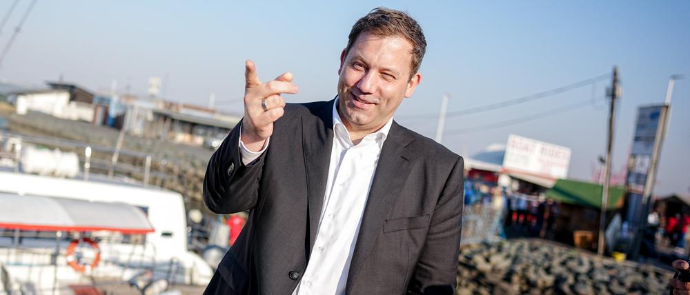 Bundesfinanzminister Lars Klingbeil (SPD) am Rande des Treffens der Finanzminister und Zentralbankchefs der G20-Staaten im südafrikanischen Durban.