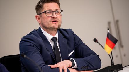 „Wir lassen uns nicht am Nasenring durch die Manege führen“, sagte der Brandenburger AfD-Landeschef René Springer. (Archivbild)