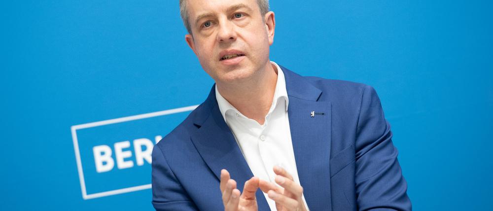 Finanzsenator Stefan Evers (CDU) stellte den Haushaltsplan der Öffentlichkeit vor. (Archivbild)