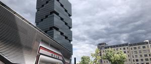 Rechts neben dem Amazon-Tower soll das neue Hochhaus der Atrium Development GmbH entstehen.