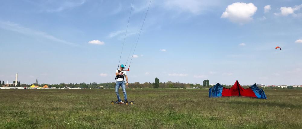 Kitesurfen auf dem Tempelhofer Feld