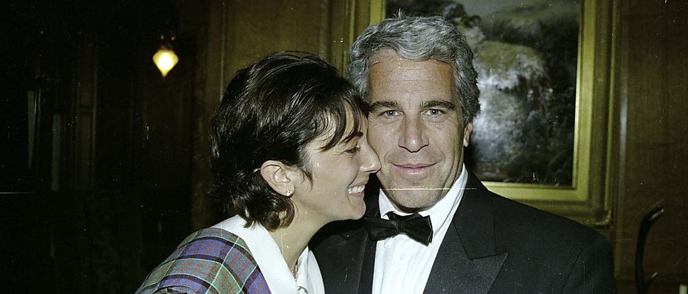 Diese von der US-Staatsanwaltschaft veröffentlichte undatierte Aufnahme zeigt Ghislaine Maxwell (l.) und Jeffrey Epstein.