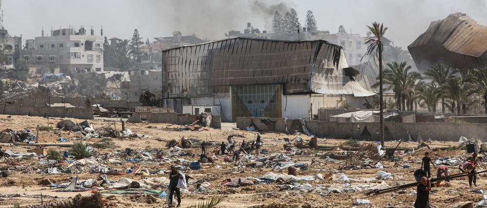 Rauch steigt nach einem Angriff im Gaza-Streifen auf.