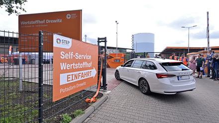 Der Wertstoffhof Drewitz kann nun auch ohne Personal genutzt werden, benötigt wird aber eine App.