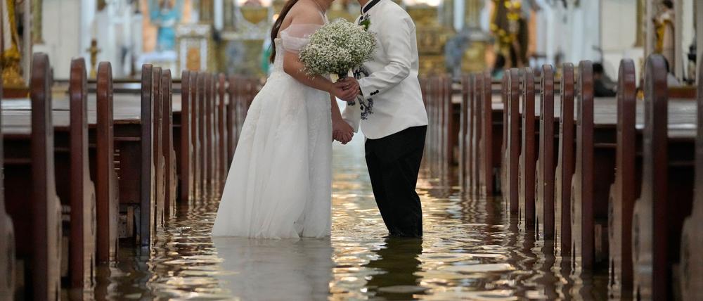 Das Paar wollte die Hochzeit unbedingt durchziehen.