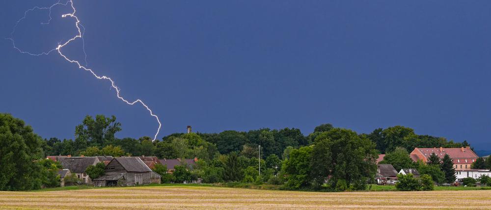Örtlich kommt es auch zu Starkregenfällen.