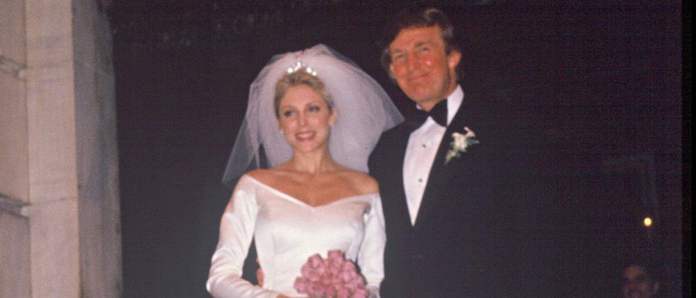 Donald Trump bei seiner zweiten Hochzeit mit der US-Schauspielerin Marla Maples im Plaza Hotel am Central Park (Archivbild).