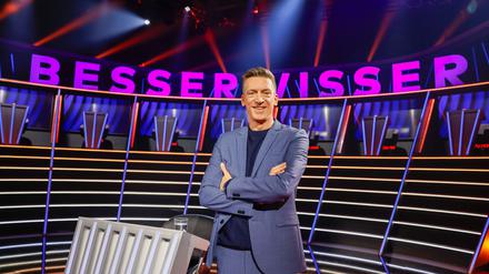 Steffen Hallaschka stellt in seiner neuen Show viele Fragen an selbst ernannte „Besserwisser“.