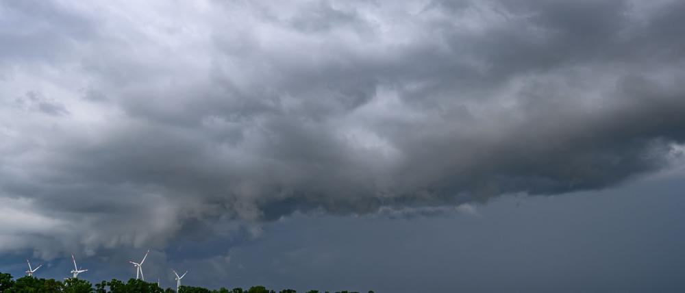 Dunkle Wolken zeigen sich in den kommenden Tagen öfter in Deutschland.