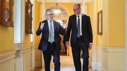 Bundeskanzler Friedrich Merz und Keir Starmer, Premierminister Großbritanniens, führen ein Gespräch in der Downingstreet 10. 