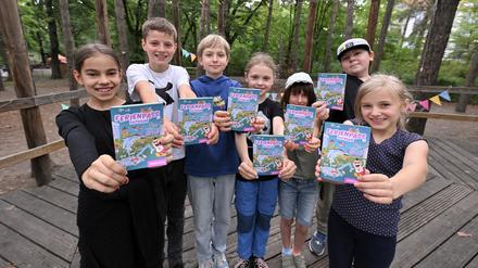 Ferienpässe für die Schüler und Schülerinnen der Waldstadt-Grundschule.