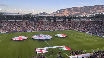 Es ist schon wirklich hart, mit solch einer Aussicht über Fußball zu schreiben.